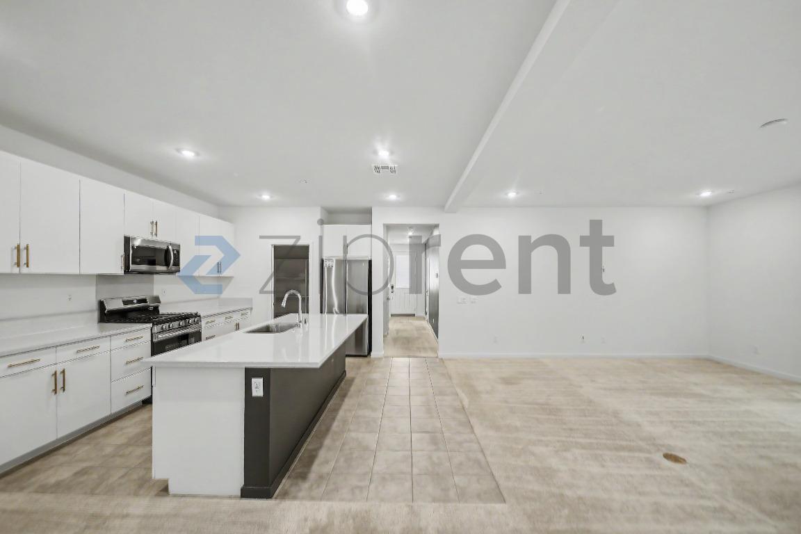 Building Photo - Unit