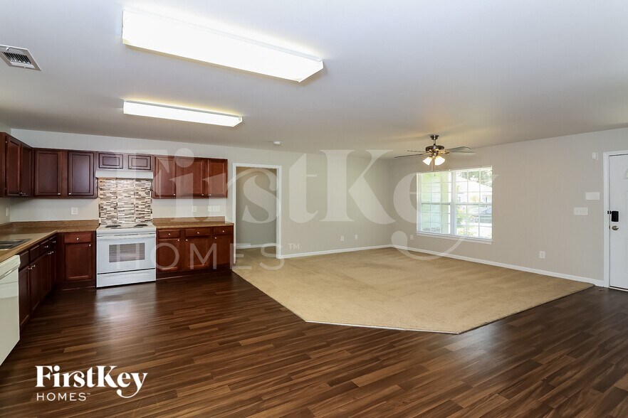 Building Photo - 8409 Military Wy