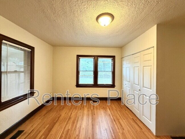 Building Photo - 5524 S Owasso Ave