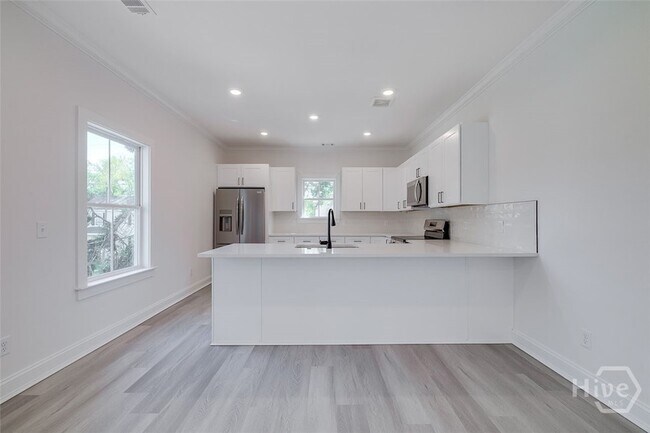 Building Photo - 1615 Le Grand St