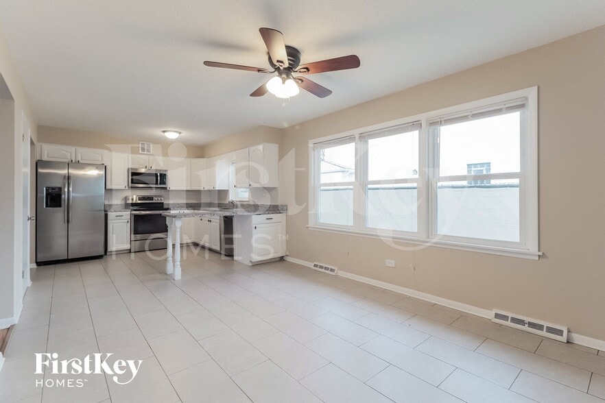 Building Photo - 301 E Division St