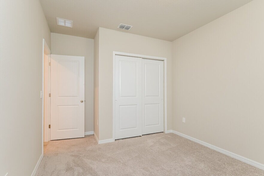 Building Photo - 1130 Oak Vly Dr