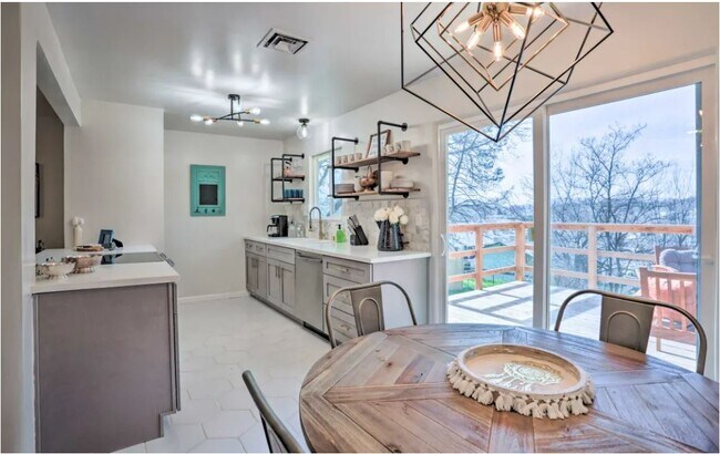 Building Photo - 40902 Ely Way