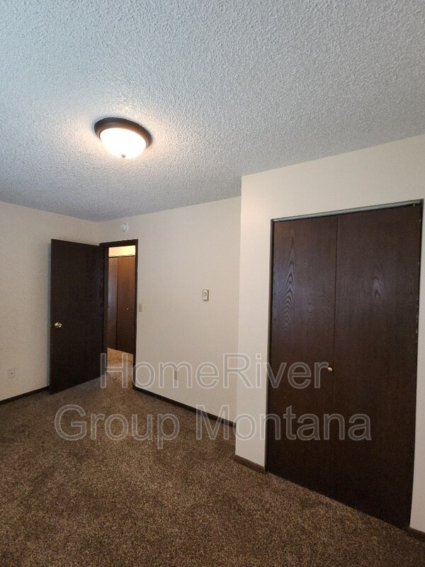 Building Photo - 2111 S 4th St W