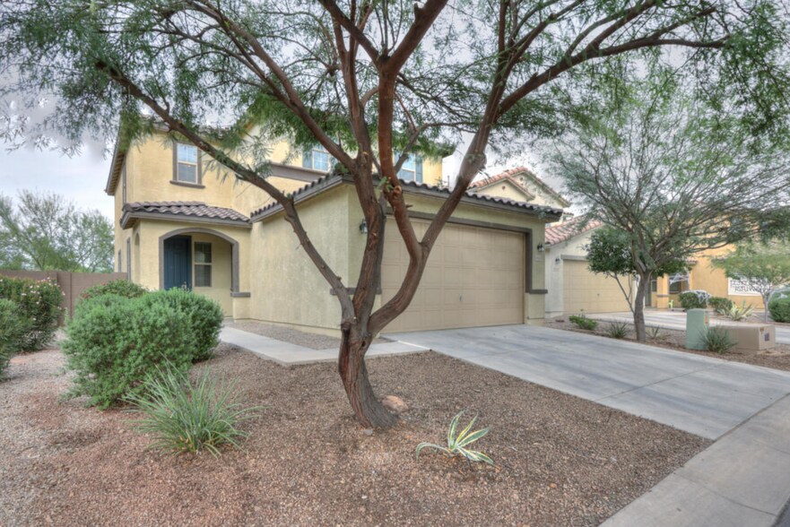 Building Photo - 40352 W Molly Ln