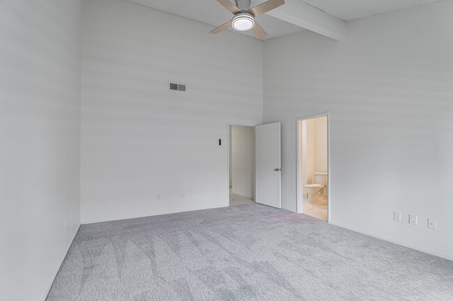 Building Photo - 7330 Stockdale Hwy