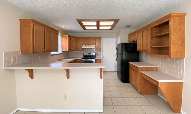 Building Photo - 3Bed/2Bath in Mcallen TX Now Available ( T...