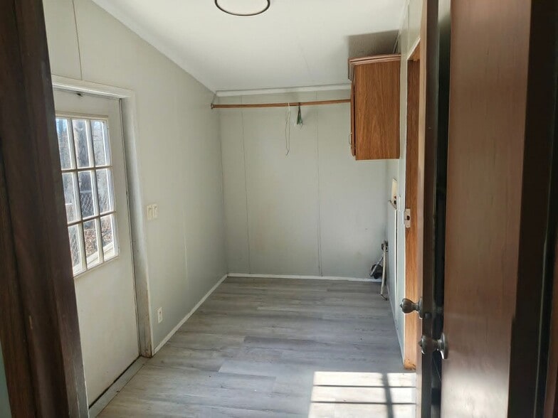 Building Photo - 15500 Low Gap Rd