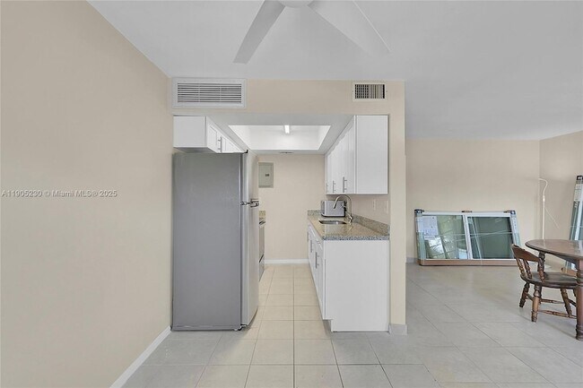 Building Photo - 3217 NE 11th St