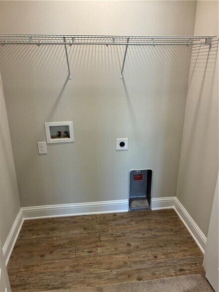 Building Photo - 6720 Spaniel Dr