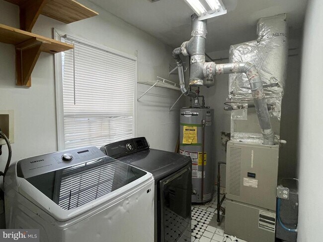 Building Photo - 4800 Madison St