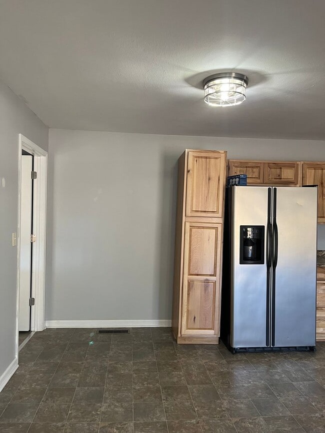 Building Photo - 3 Bedroom, 1 Bath House