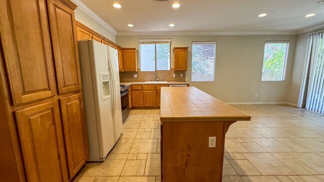 Building Photo - Discover your dream home in the heart of H...