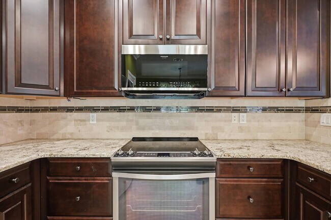 Building Photo - 2348 Cummings Dr