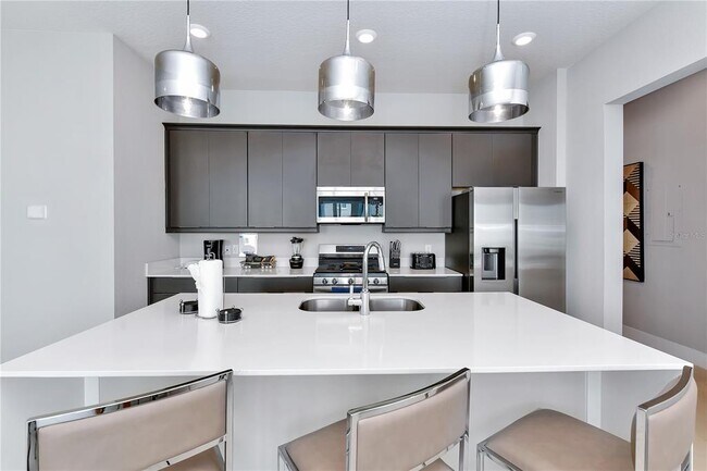Building Photo - 7740 Sandy Ridge Dr
