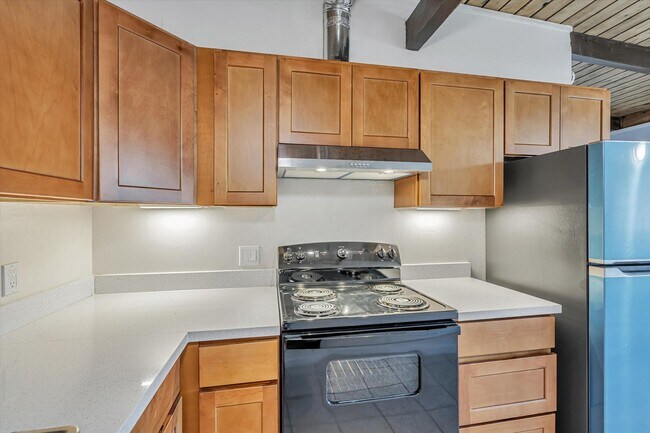 Building Photo - 2nd Floor 1Bed/1Ba Unit in El Cerrito - Remodeled and Comes with 1 Car Parking Space