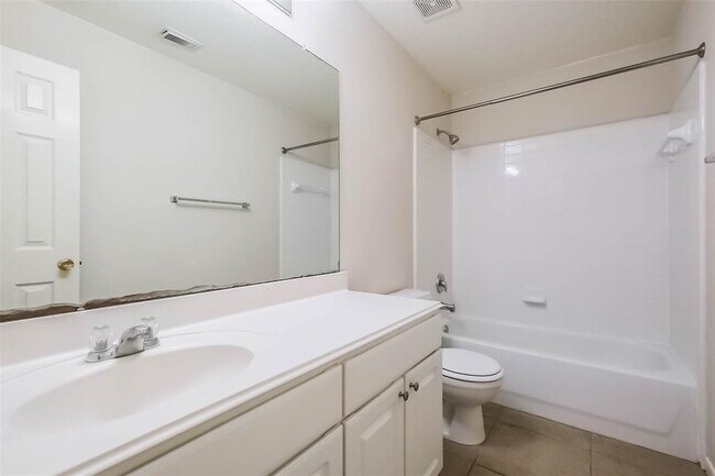 Building Photo - 15527 Fir Woods Ln