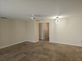 Building Photo - 3536 Pinecrest St