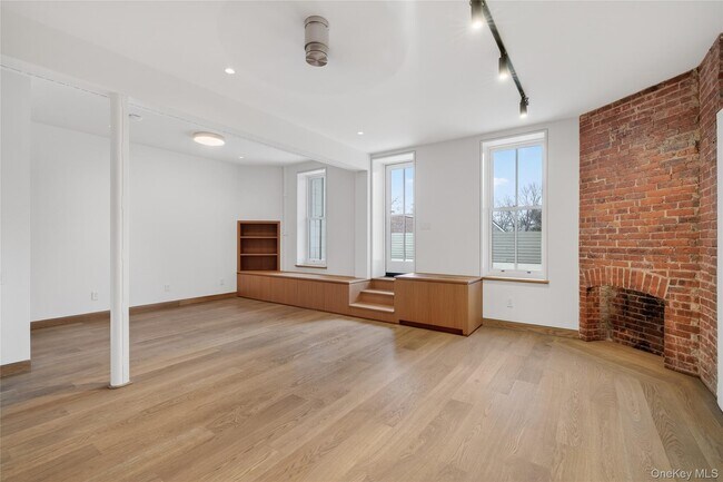 Building Photo - 316 Wall St