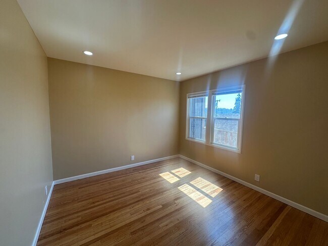 Building Photo - 2774 Madera Ave- 2407 LB/ 2029 L/ 2027 R
