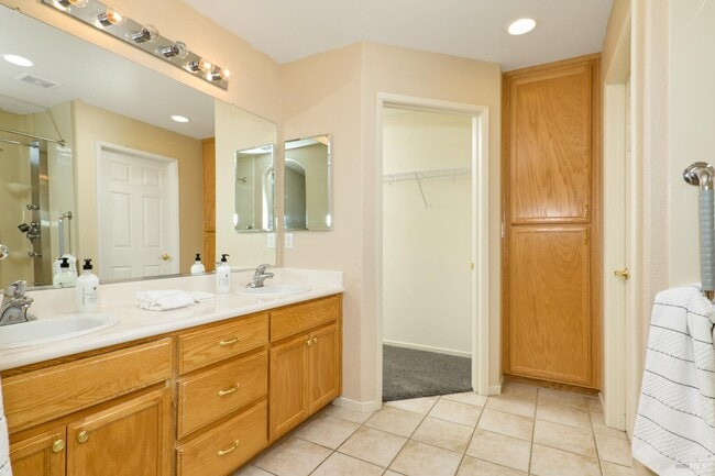 Building Photo - 512 Twin Pines Dr