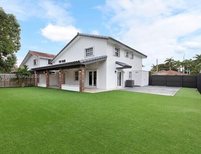 Building Photo - 9901 SW 136th Ct