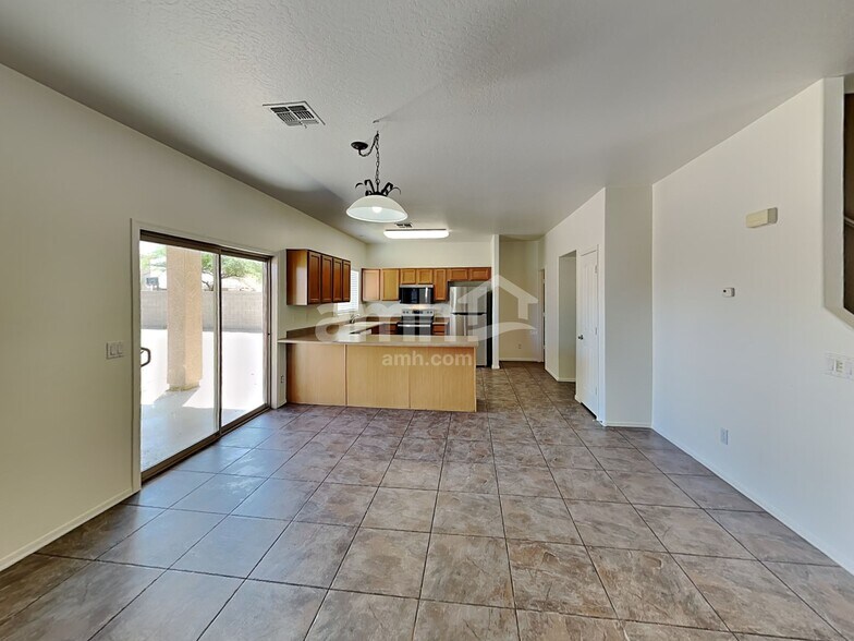 Building Photo - 12201 W Dreyfus Dr