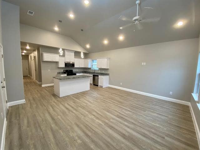 Building Photo - 2211 Henry St