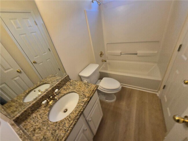 Building Photo - 2206 Creekway Dr