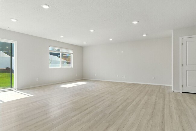Building Photo - Beautifully Maintained Home in Coveted HOA...