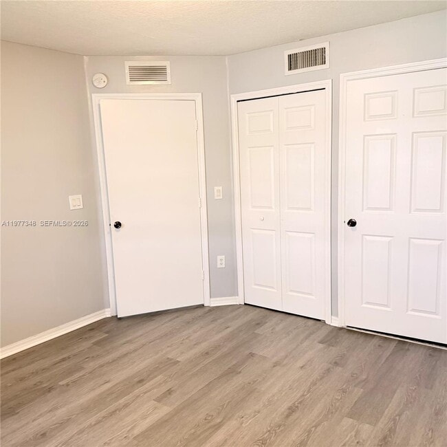 Building Photo - 2910 SE 13th Ave