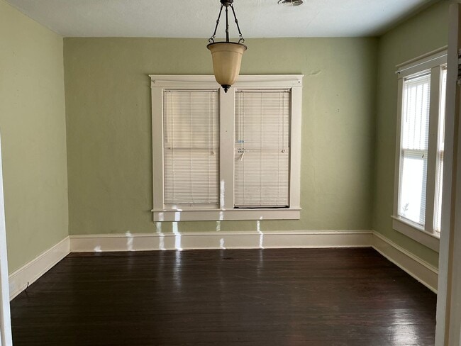 Building Photo - 623 N Nicholls St