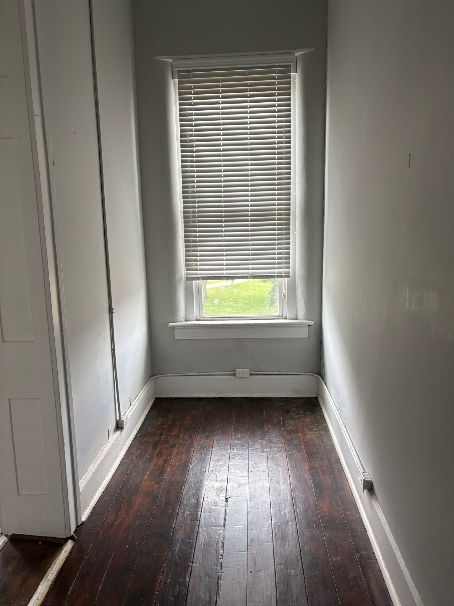 Building Photo - 10 N Park Pl