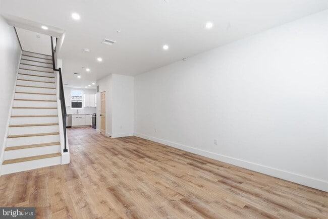 Building Photo - 458 W Earlham Ter