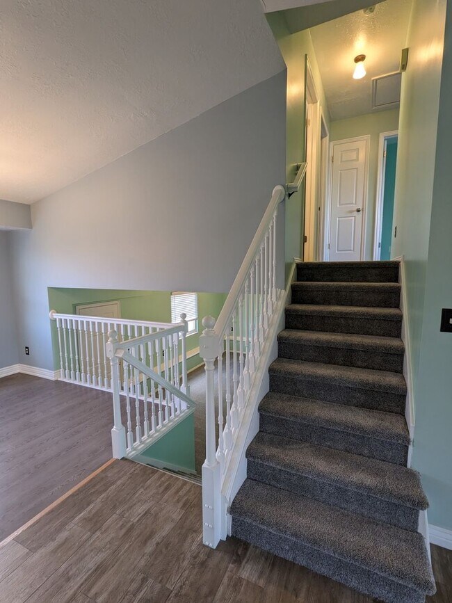 Building Photo - $1,800 Rent Credit! Spacious 5-Bed Clearfield Home with Garage & Fenced Yard