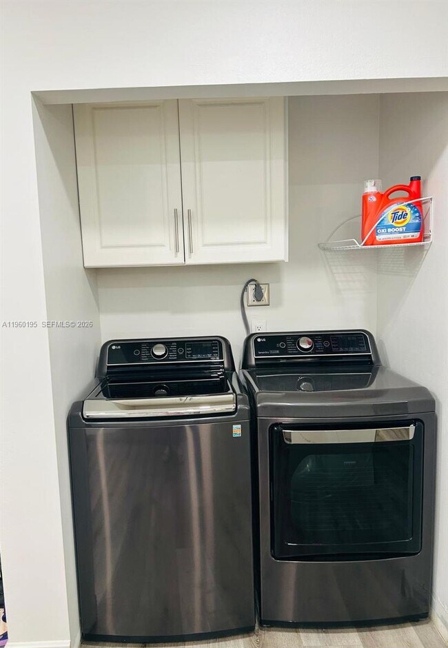 Building Photo - 7039 SW 115th Pl