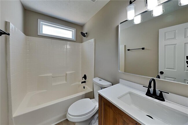 Building Photo - 1045 Winthrope Chase Dr