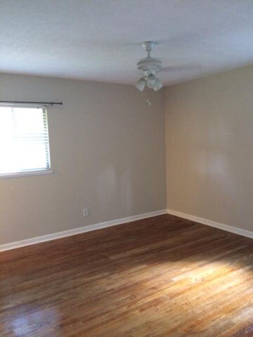 Building Photo - 5 Roslyn Cir