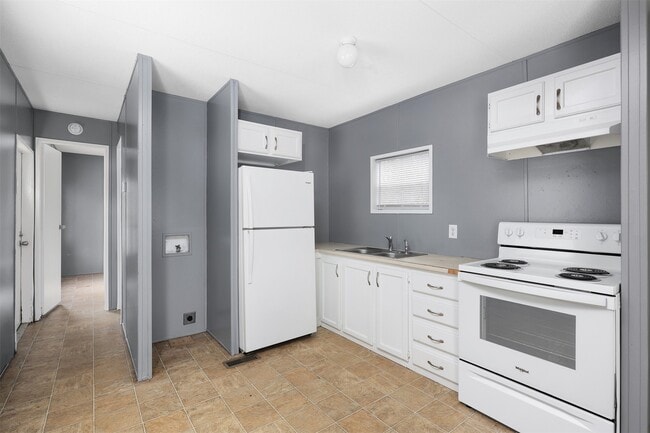 Building Photo - 5015 39th St E