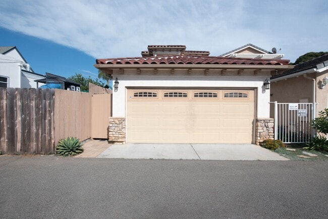 Building Photo - Oceanside Gem with ocean view and a 5-Minute Walk to the Beach/Pier