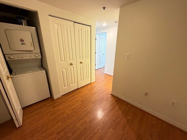 Building Photo - 10 Museum Way