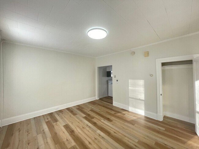 Building Photo - 69 6th St