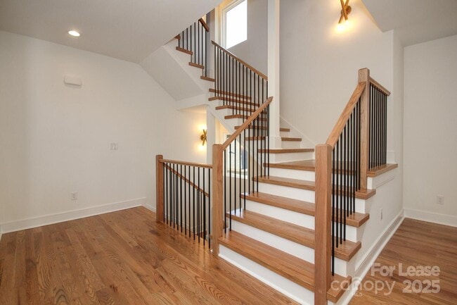 Building Photo - 1110 Greenleaf Ave