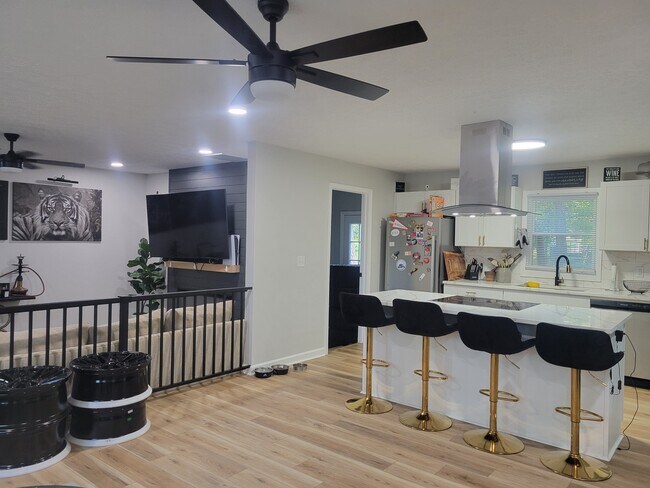 Building Photo - 5494 Richwood Ct
