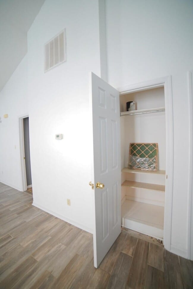 Building Photo - 6315 S Placid Pl