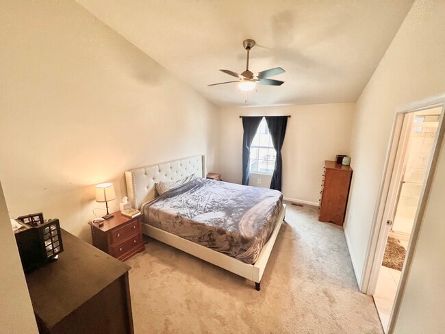 Building Photo - 8355 Daydream Cres