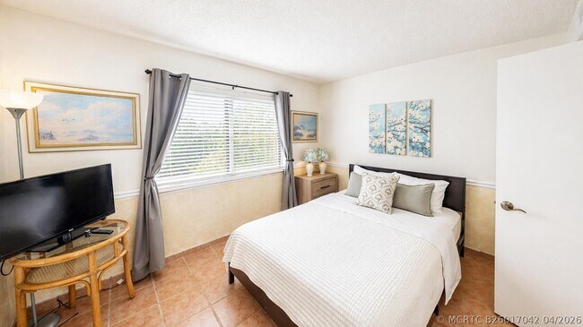 Building Photo - 1300 Seaway Dr