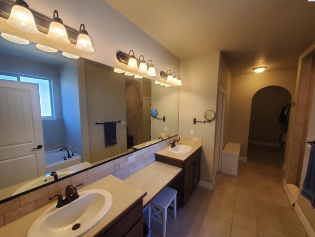 Building Photo - FOR RENT: West Pasco with heated inground ...