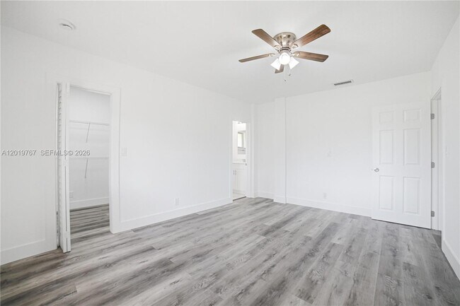 Building Photo - 5201 Yellow Pine Ln