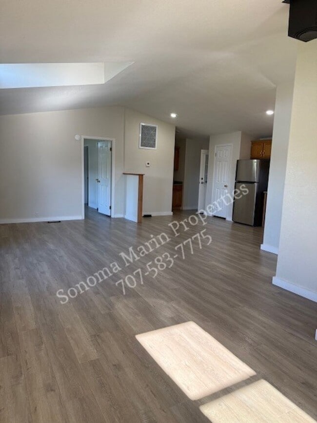 Building Photo - Great Single Level Home in the Country ~ West Petaluma ~ 2bd/2ba with Large Bonus Room